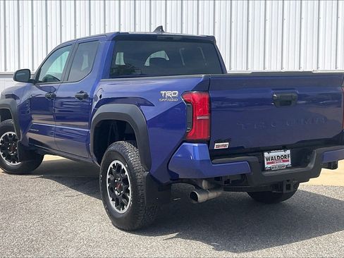 Used 2025 Toyota Tacoma TRD Off-Road image 15