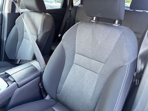 Used 2025 Nissan Rogue SV FWD image 38