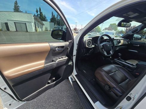 Used 2019 Toyota Tacoma Limited AWD/4WD image 20