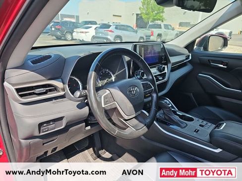 Used 2023 Toyota Highlander XLE FWD image 9