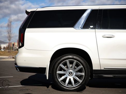 Used 2021 Cadillac Escalade ESV Premium Luxury Platinum image 18