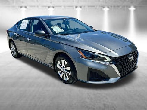 Certified 2025 Nissan Altima 2.5 S FWD image 3