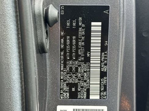 Used 2025 Toyota Sienna XLE image 38