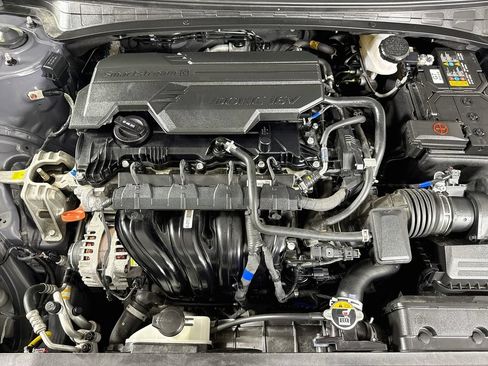 Certified 2024 Hyundai Elantra SE FWD image 32