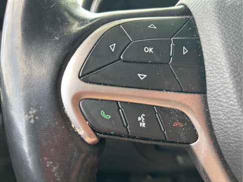 Used 2020 Jeep Grand Cherokee Altitude AWD/4WD image 13