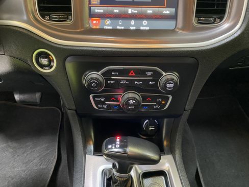 Used 2022 Dodge Charger SXT image 39