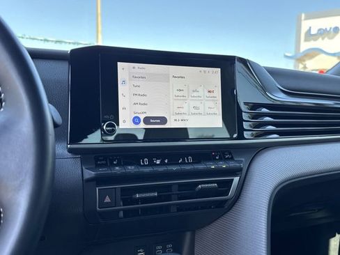 Used 2025 Toyota Camry SE w/ Convenience Package image 27