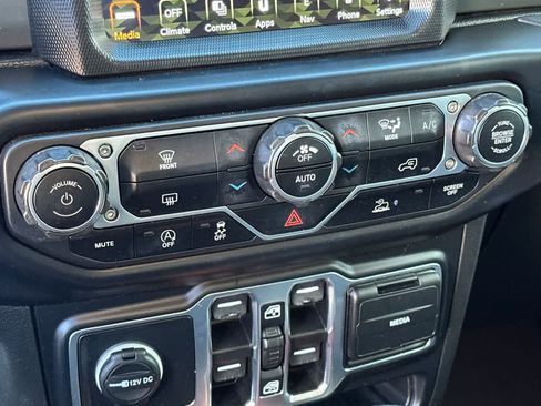 Used 2022 Jeep Wrangler Unlimited Sahara image 22