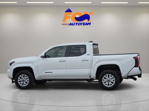 Used 2026 Toyota Tacoma SR5 AWD/4WD image 2