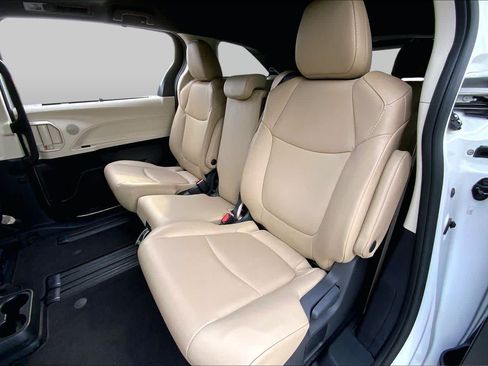 Used 2024 Toyota Sienna XLE FWD image 20