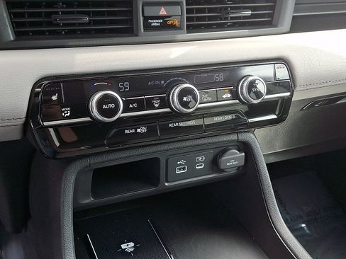 Used 2025 Honda Pilot EX-L image 15