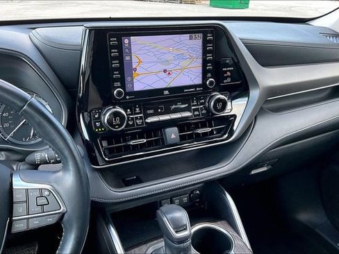 Used 2020 Toyota Highlander Limited FWD image 15