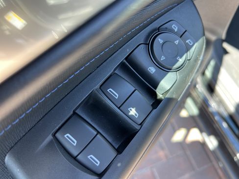 Used 2025 Buick Envista Sport Touring w/ Convenience II Package FWD image 15