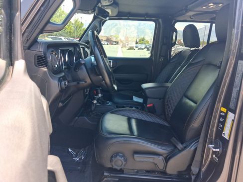 Used 2021 Jeep Gladiator Overland AWD/4WD image 11