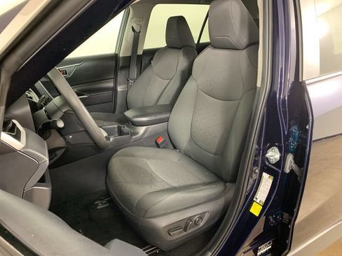 Used 2024 Toyota RAV4 XLE AWD/4WD image 27