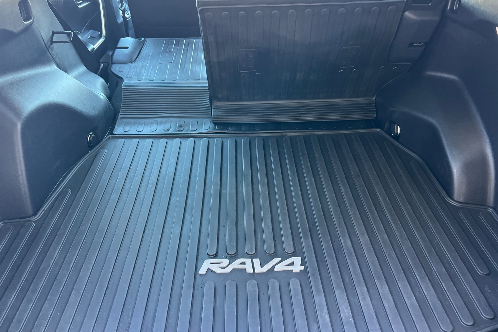 Certified 2024 Toyota RAV4 LE AWD/4WD image 15