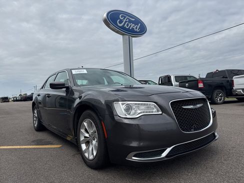 Used 2015 Chrysler 300 Limited image 3