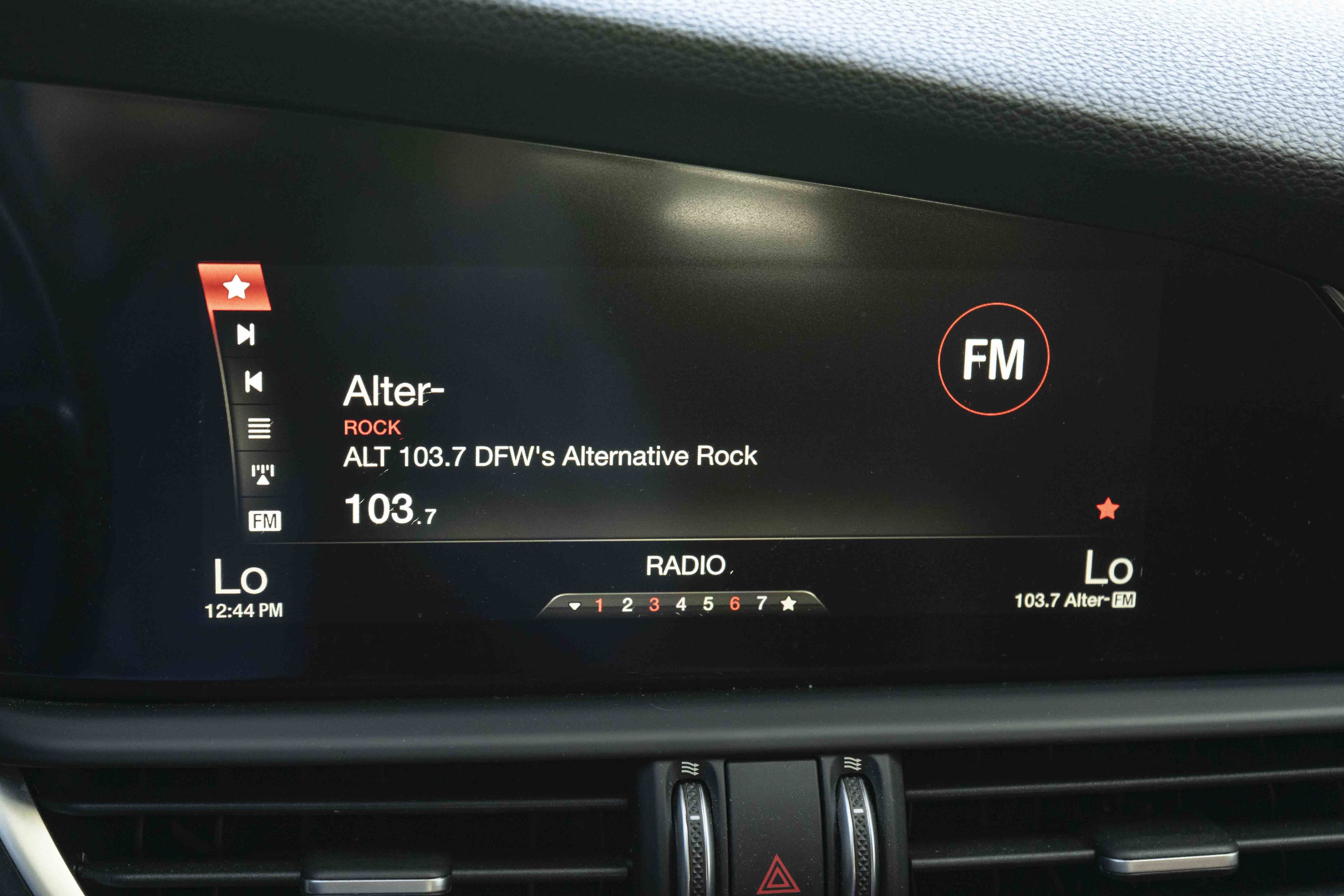 Used 2019 Alfa Romeo Giulia Ti Sport w/ Quick Order Package 22U Sport RWD image 29