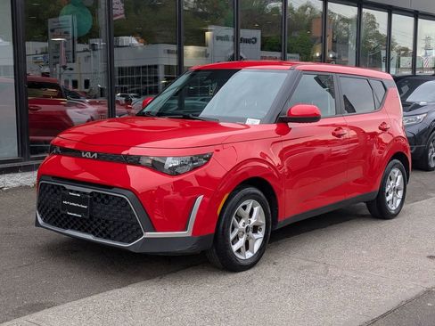 Used 2023 Kia Soul LX w/ LX Technology Package FWD image 1