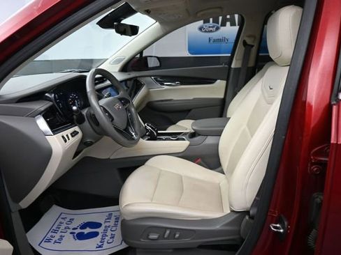 Used 2022 Cadillac XT6 Premium Luxury w/ Technology Package FWD image 14