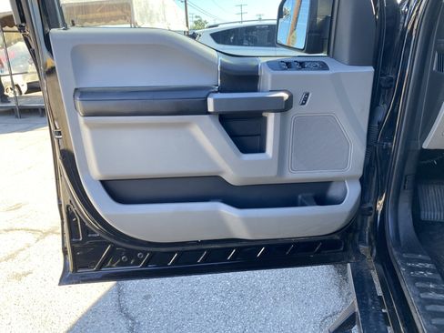 Used 2017 Ford F150 XLT image 14