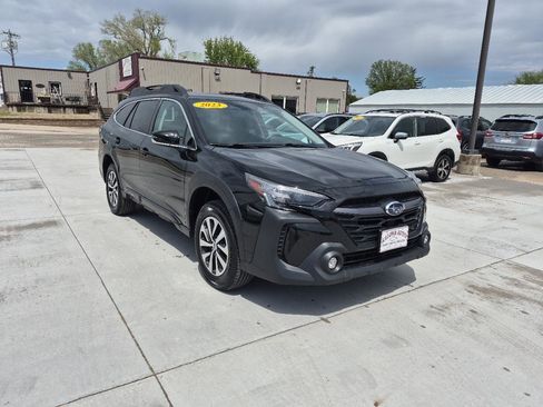 Used 2023 Subaru Outback Premium AWD/4WD image 4