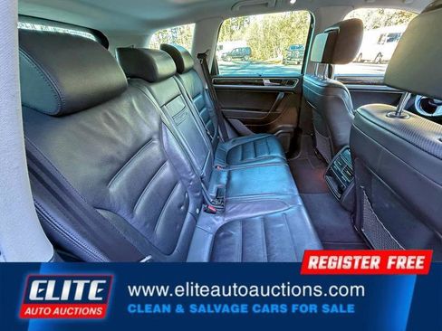 Used 2016 Volkswagen Touareg Executive image 11