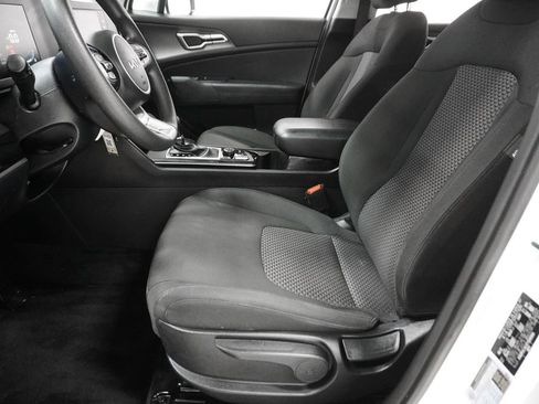 Used 2023 Kia Sportage LX image 12