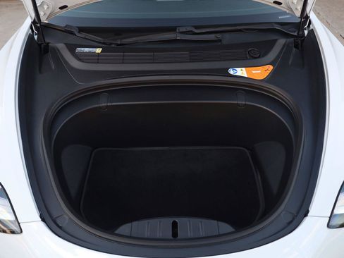 Used 2018 Tesla Model 3 Long Range RWD image 10