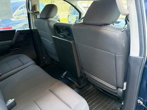 Used 2010 Nissan Titan SE image 19