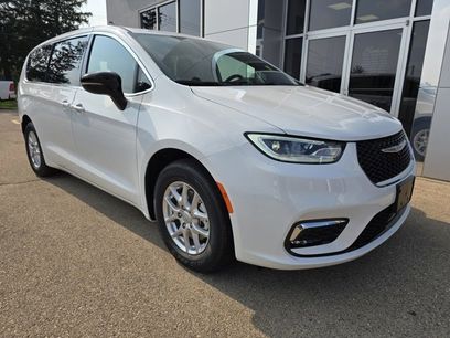 New 2026 Chrysler Pacifica Select