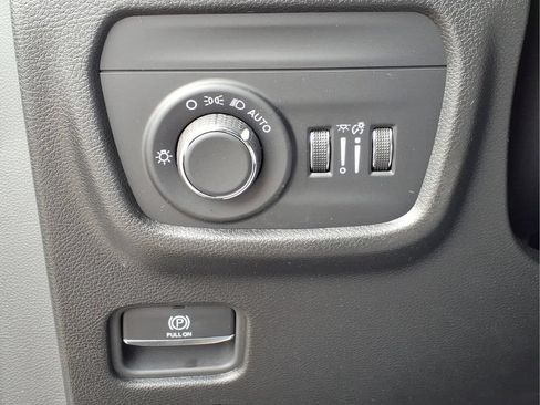 Used 2024 Jeep Grand Cherokee Altitude AWD/4WD image 5