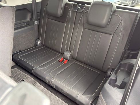 Used 2023 Volkswagen Tiguan SE image 32