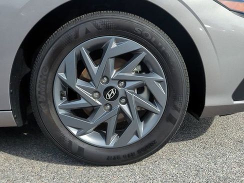 Used 2024 Hyundai Elantra SEL image 11
