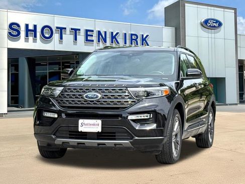 Used 2023 Ford Explorer XLT w/ Equipment Group 202A RWD image 3