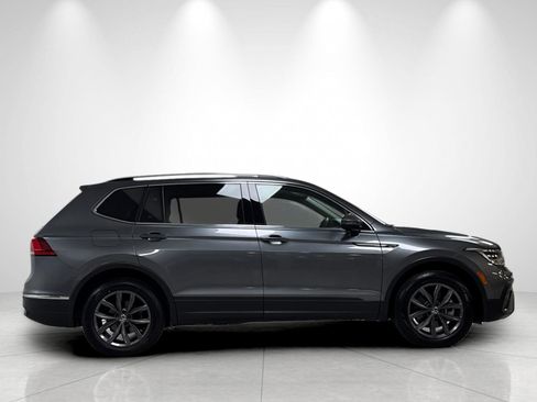 Used 2023 Volkswagen Tiguan SE w/ Panoramic Sunroof Package FWD image 6