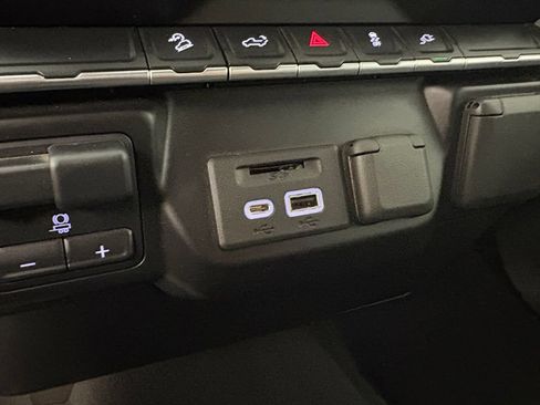 Certified 2022 Chevrolet Silverado 2500 LTZ w/ Z71 Off-Road Package AWD/4WD image 40