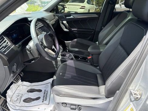 Used 2023 Volkswagen Tiguan SE R-Line AWD/4WD image 11