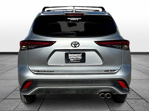 Used 2023 Toyota Highlander XSE image 4