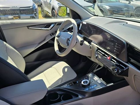 New 2026 Kia Niro Wave w/ Wave Preserve Package FWD image 10