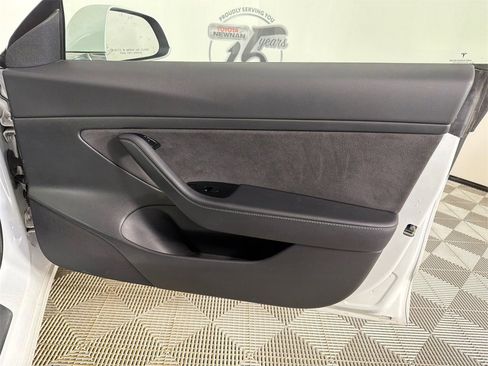 Used 2020 Tesla Model 3 Standard Range Plus image 14