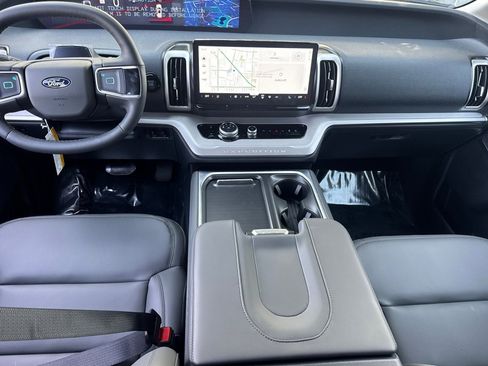 New 2026 Ford Expedition Active image 19