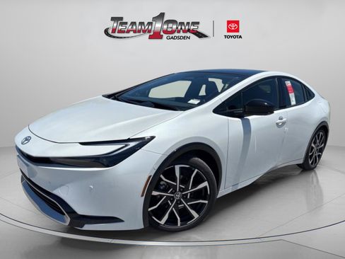 New 2026 Toyota Prius Plug-In Hybrid FWD image 3