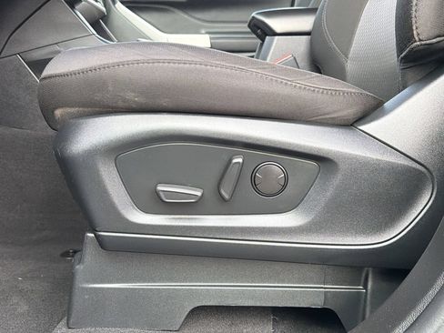 Used 2023 Ford Explorer XLT AWD/4WD image 23