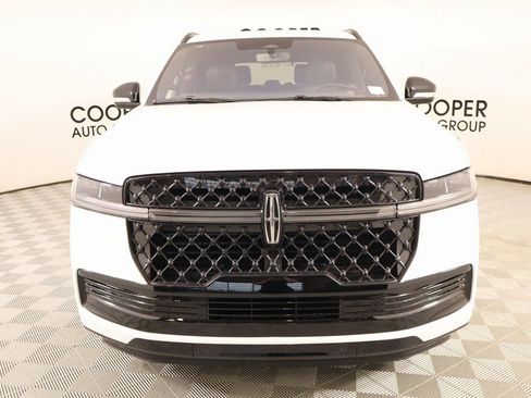 New 2025 Lincoln Navigator Reserve w/ Jet Appearance Package AWD/4WD image 9