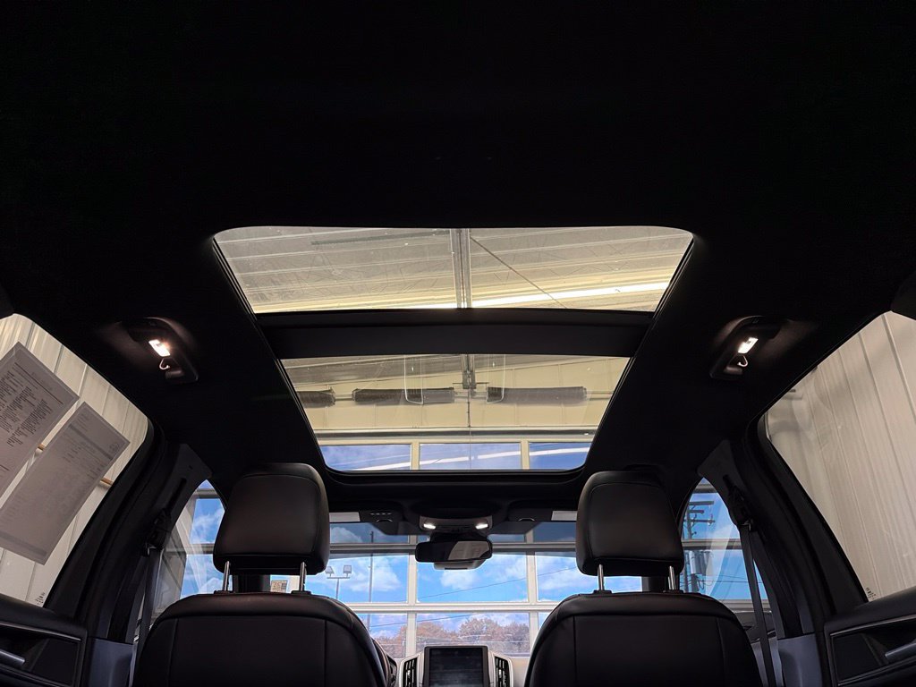 Used 2022 Ford Edge ST-Line w/ Cold Weather Package AWD/4WD image 18