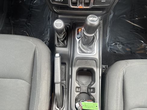 Used 2018 Jeep Wrangler Unlimited Sport S AWD/4WD image 12