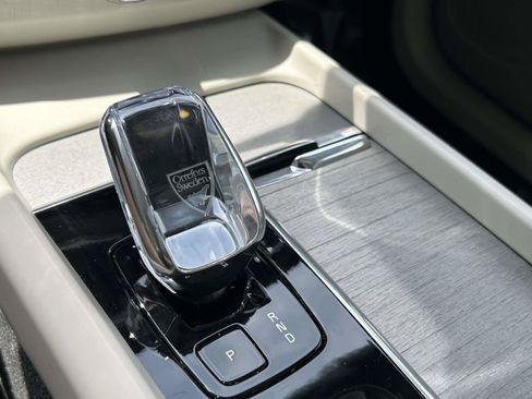 Certified 2025 Volvo XC60 B5 Ultra AWD/4WD image 27