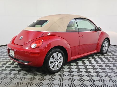Used 2010 Volkswagen Beetle Convertible FWD image 7