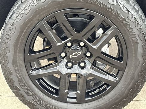 Used 2025 Chevrolet Silverado 1500 LT Trail Boss w/ LPO, Dark Essentials Package image 11